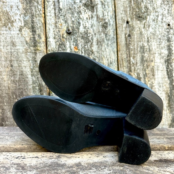 Sole Society Chelsea Boots - Picture 5 of 7